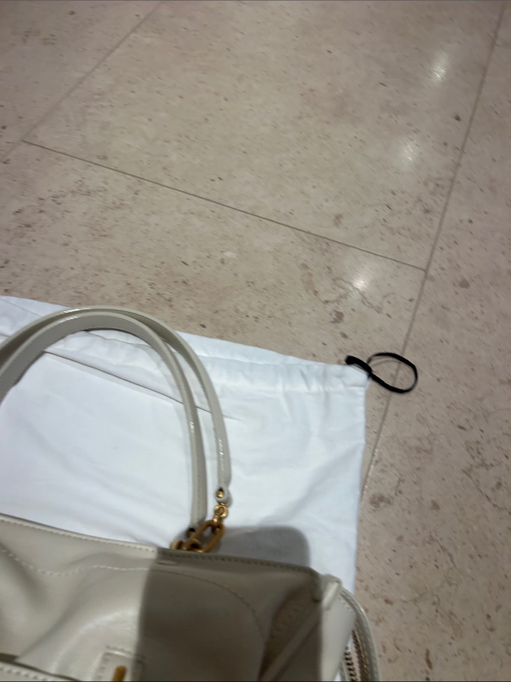 Balmain Cream Leather Shoulder Bag with Gold Chain and Buckle - Picture 4 of 5